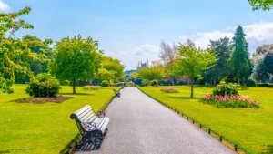 Family-friendly neighborhood with green parks, ideal for moms looking for a home in Canada.