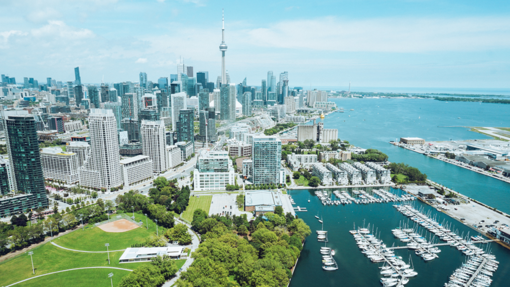 Graph showing the average house price trends in Toronto, Ontario over time.